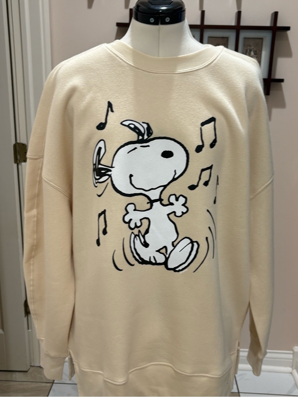 MUSIC LOVERS! NWT SNOOPY SWEATSHIRT S